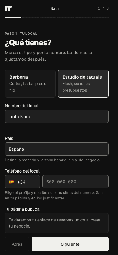 First signup step on a phone with Tattoo studio selected, studio name, country and phone (Spanish interface).