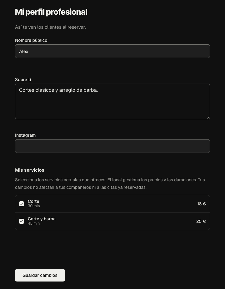 Formulario del perfil profesional con nombre público, descripción y servicios de corte seleccionados.